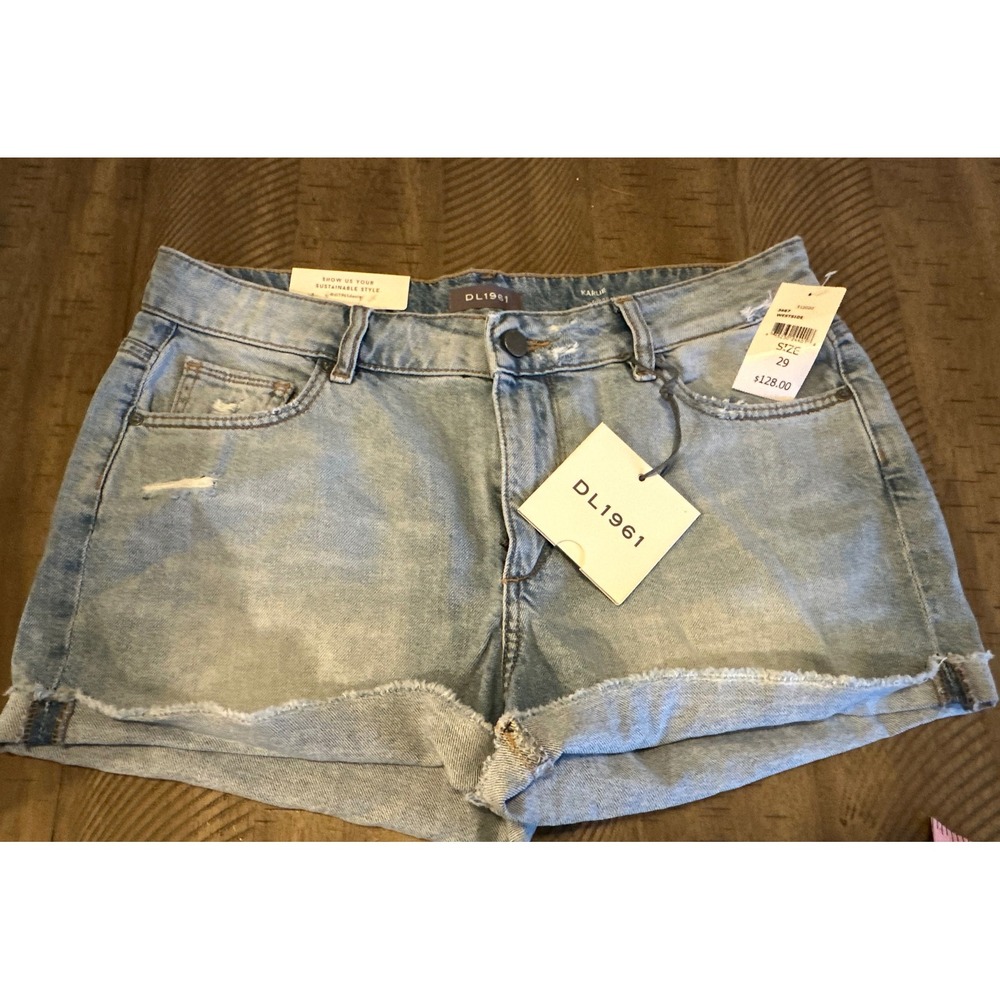 NWT DL1961 Karlie Boyfriend Denim Shorts in Westside Wash – Size 29
